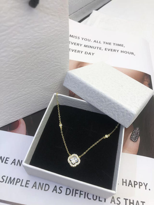 Lucky Clover Glow Necklace (Gold)