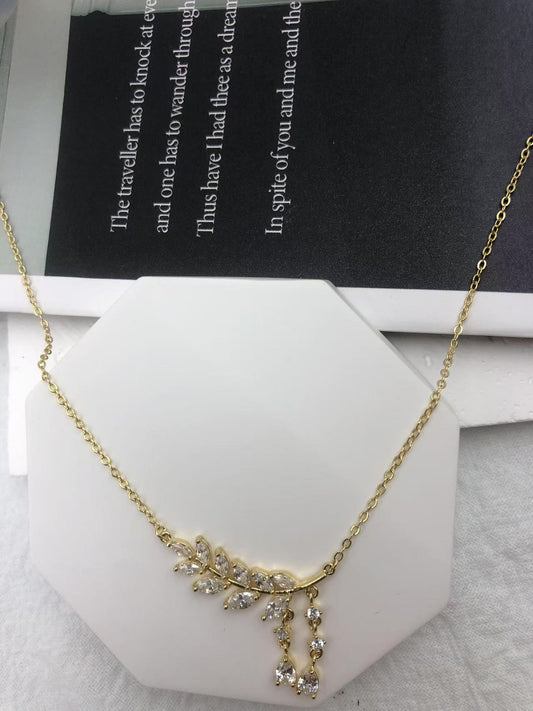 Wanderlust Whispers Gold Leaf Diamond Necklace