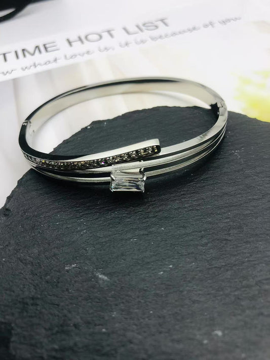 Infinity Glow Silver Bracelet â