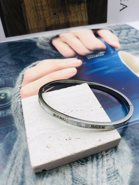 Eternal Glow Silver Circle Bracelet â¨