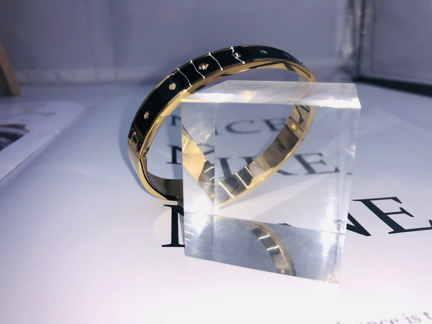 Eternal Noir Chic Bangle ✨◾️🟡