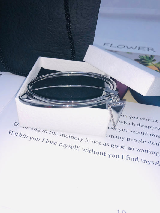 Triple Glow Elegance Bangle Set ✨🔺