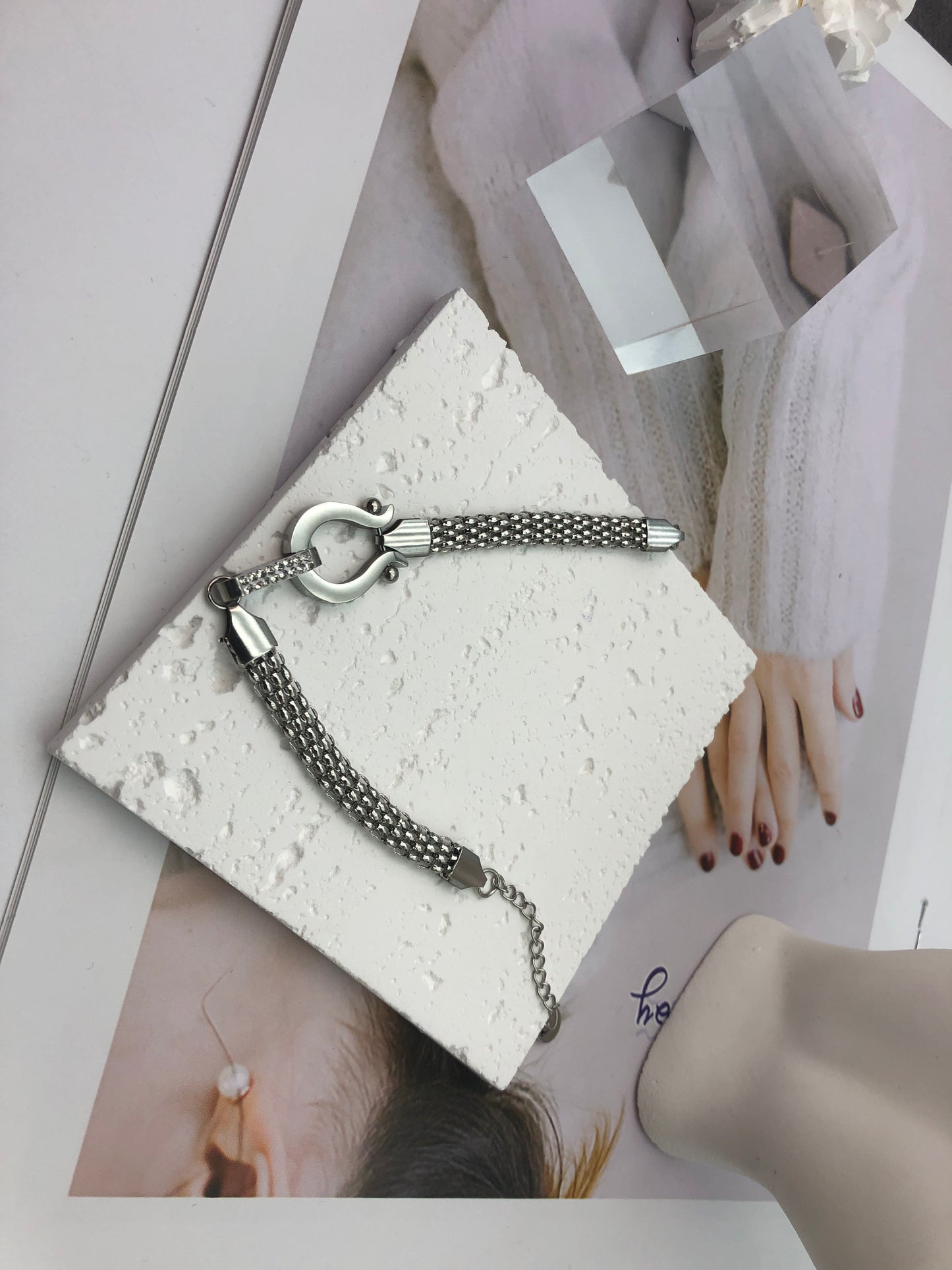 MELLO Crystal U-Clasp Bracelet ✨🔗