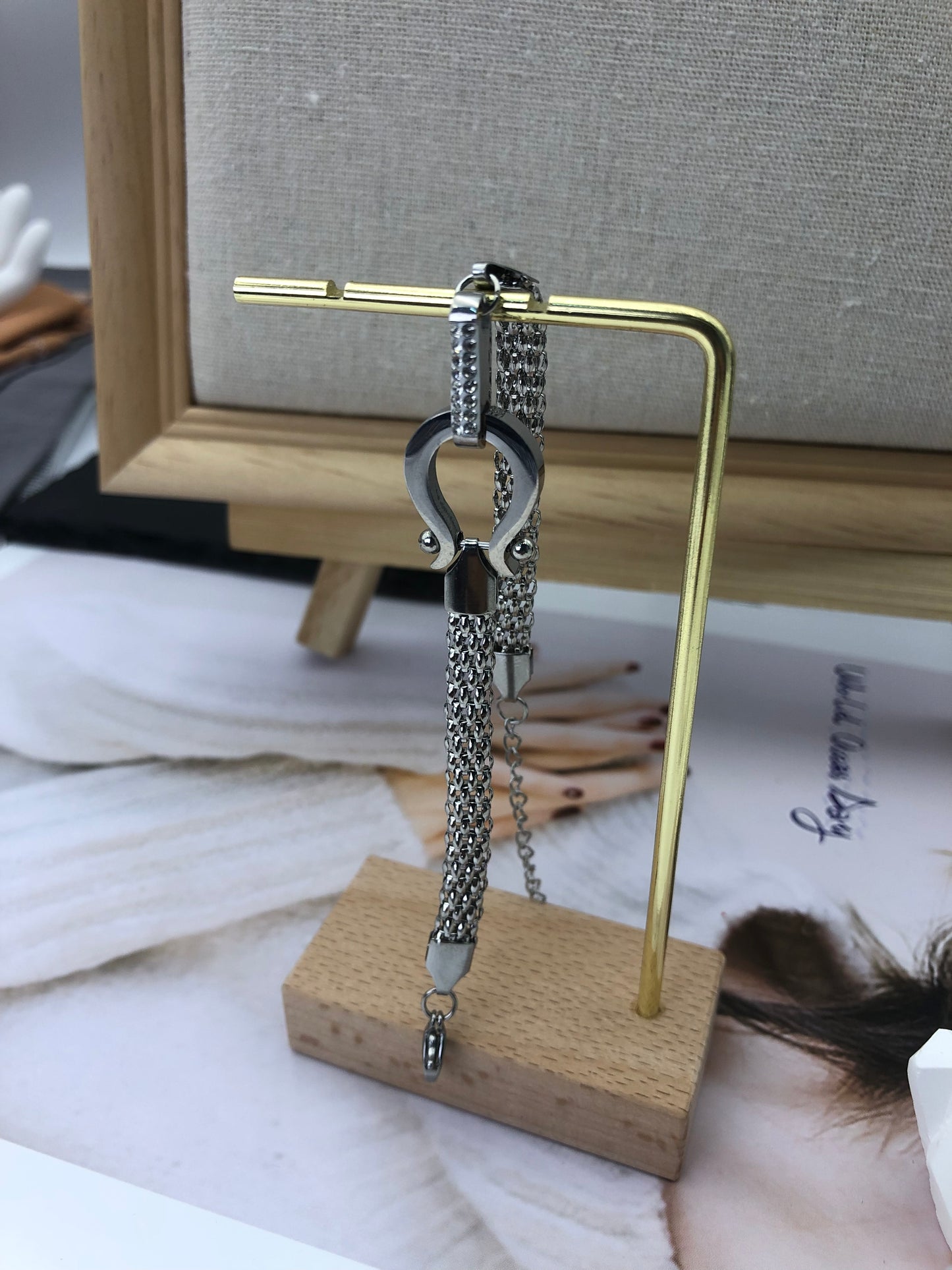 MELLO Crystal U-Clasp Bracelet ✨🔗