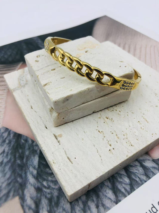 Luxe Link Glow Gold Bracelet ✨